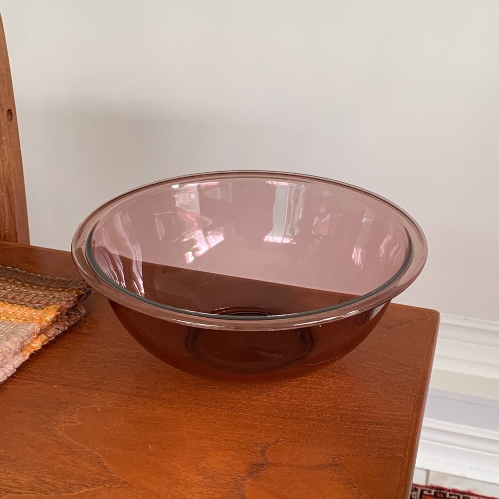 Cranberry Pyrex nesting bowl 2.5L